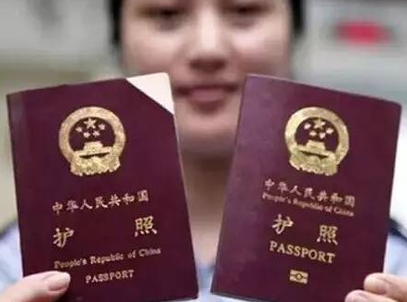 去老挝新旧护照能否一起使用？